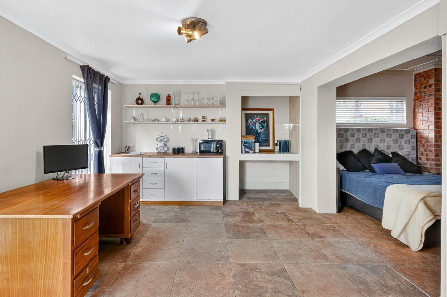 6 Bedroom Property for Sale in Olive Grove Western Cape